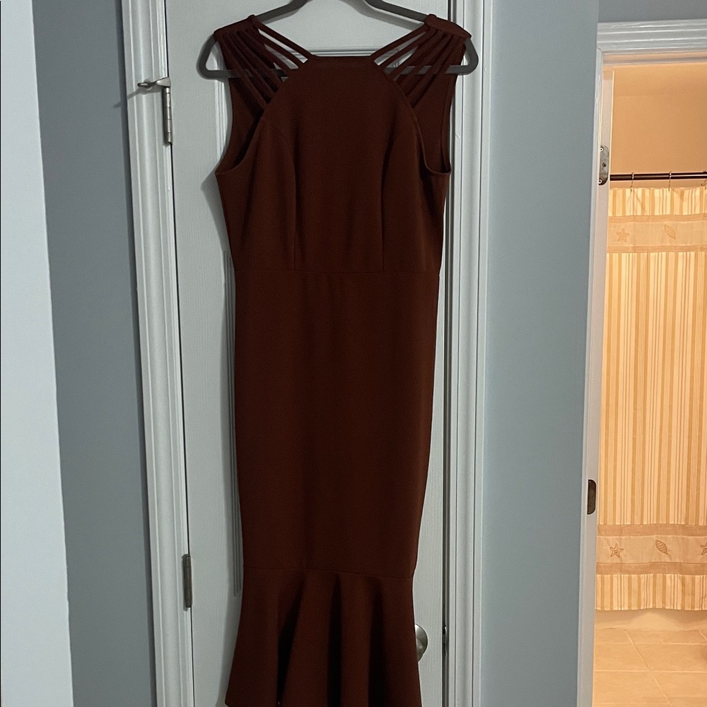 Chic Sleeveless Midi Dress in Rich Brown